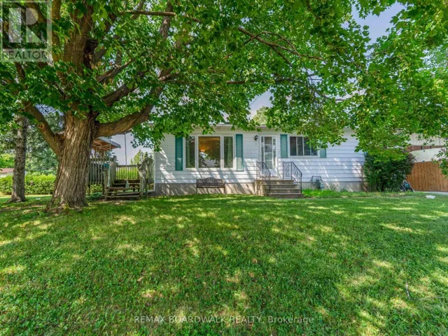 5 LAURENTIAN PLACE, Arnprior, Ontario K7S2X8