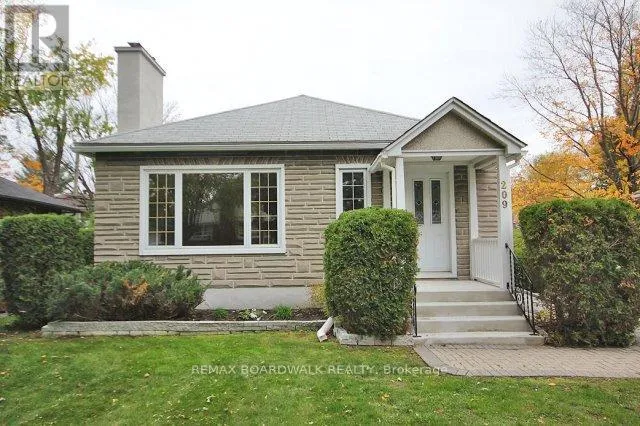 209 KNOX CRESCENT, Ottawa, Ontario K1G0K6