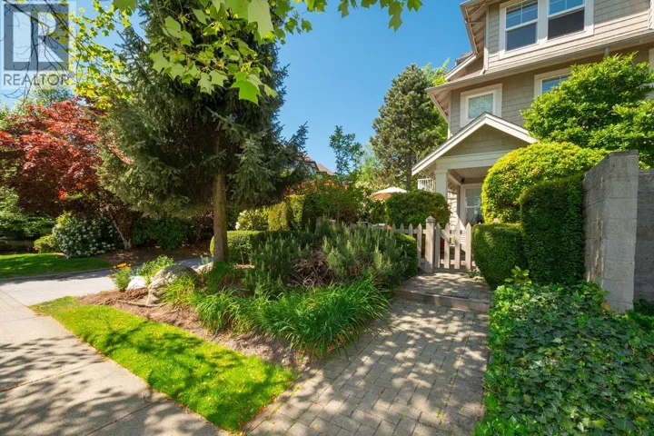 1 7179 18TH AVENUE, Burnaby, British Columbia V3N1H2