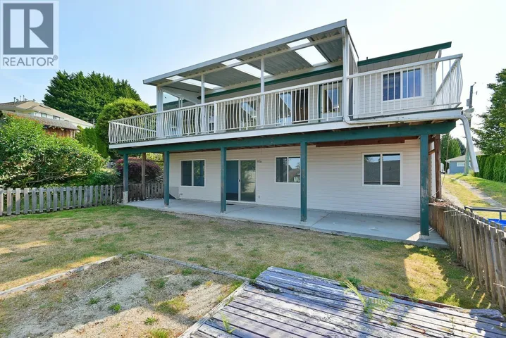 4871 BLUEBERRY PLACE, Sechelt, British Columbia V7Z0G2