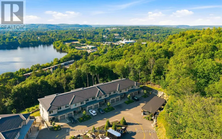2 - 33 HORIZON LANE, Huntsville, Ontario P1H1V5