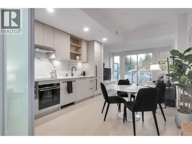 41* 422 E 3RD STREET, North Vancouver, British Columbia V7L1G2