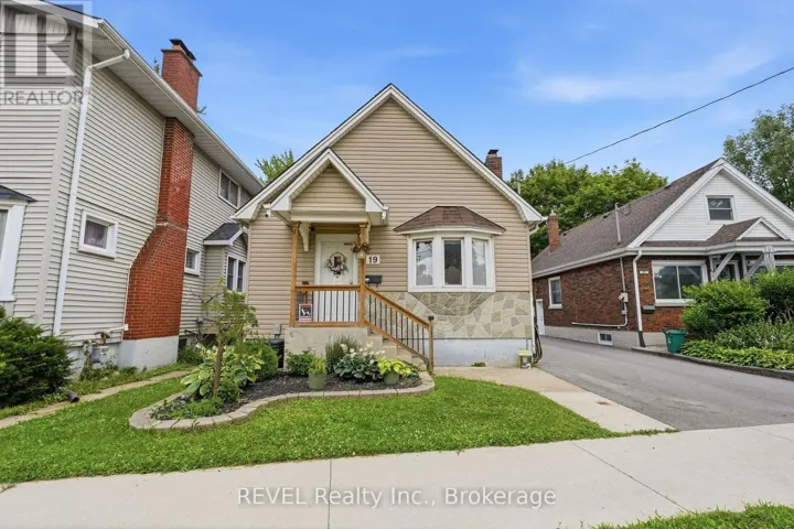 19 LEEPER STREET, St. Catharines (Western Hill), Ontario L2S2M9