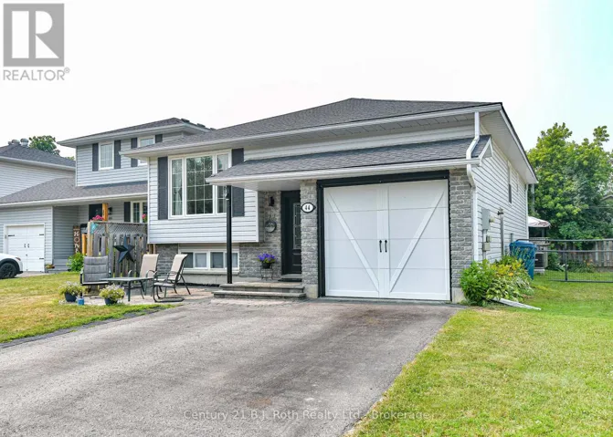 44 COURTNEY CRESCENT W, Orillia, Ontario L3V7Y3