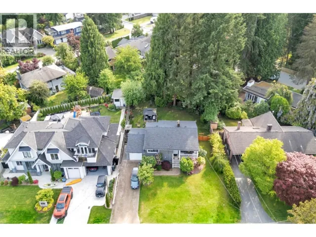 1075 RUTHINA AVENUE, North Vancouver, British Columbia V7R2E7