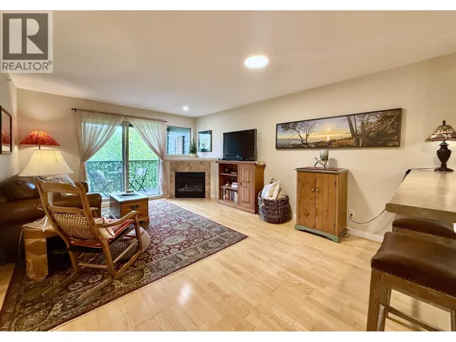 404 5631 INLET AVENUE, Sechelt, British Columbia V7Z0J1