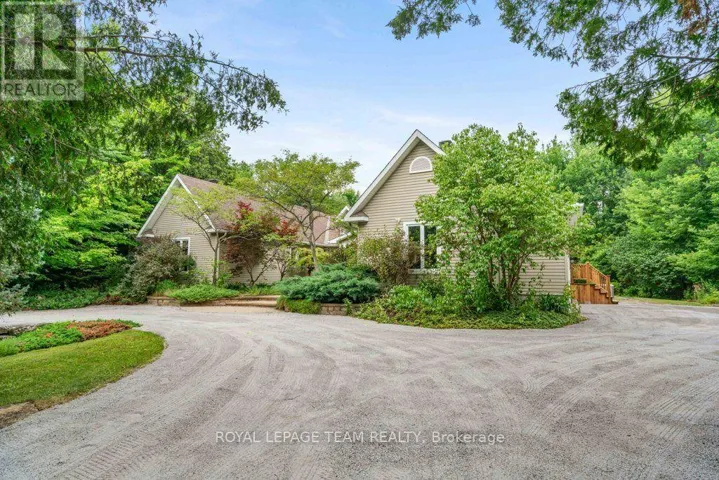 6485 WADDION DRIVE, Ottawa, Ontario K4P1E7