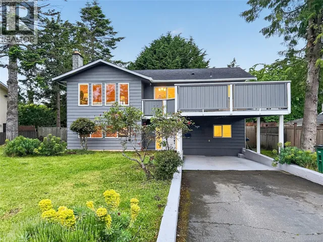 4378 Torrington Pl, Saanich, British Columbia V8N4T8
