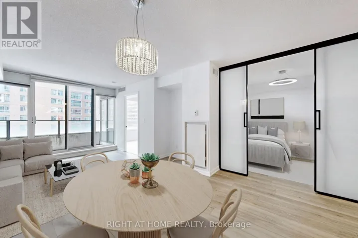 818 - 111 ELIZABETH STREET, Toronto (Bay Street Corridor), Ontario M5G1P7