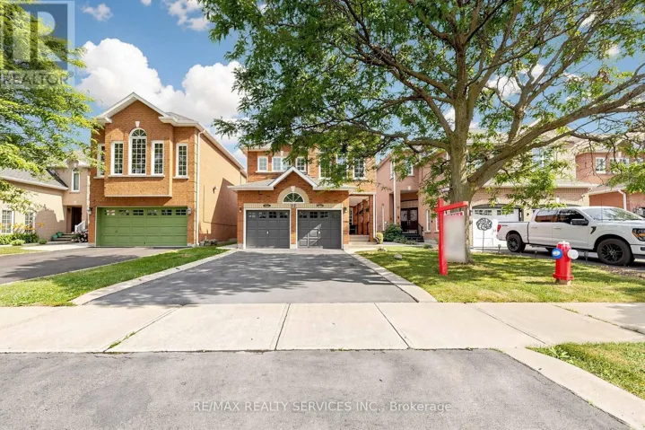 32 HILLPATH CRESCENT, Brampton (Snelgrove), Ontario L6Z4T9