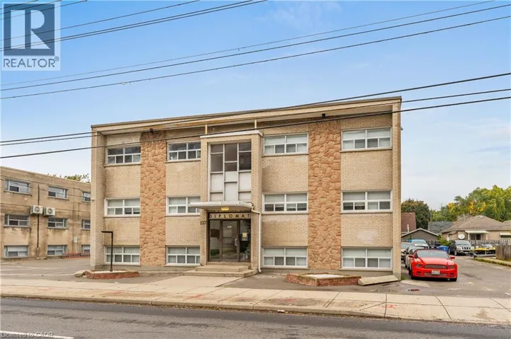 237 MOHAWK Road E Unit# 16, Hamilton, Ontario L9A2H5