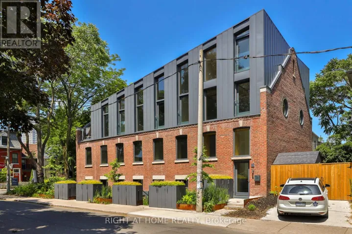 PH 2 - 225 BRUNSWICK AVENUE, Toronto (University), Ontario M5S2M6