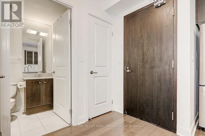 704 - 18 YORKVILLE AVENUE, Toronto (Rosedale-Moore Park), Ontario M4W1L4