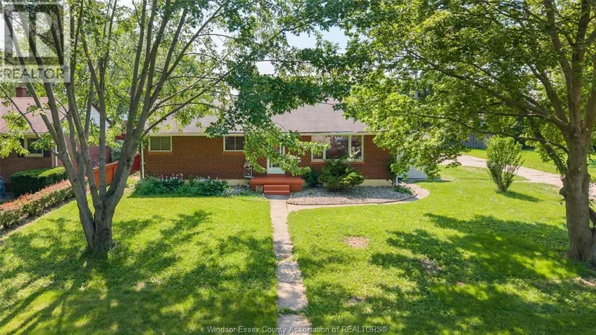2605 ASKIN AVENUE, Windsor, Ontario N9E3H8