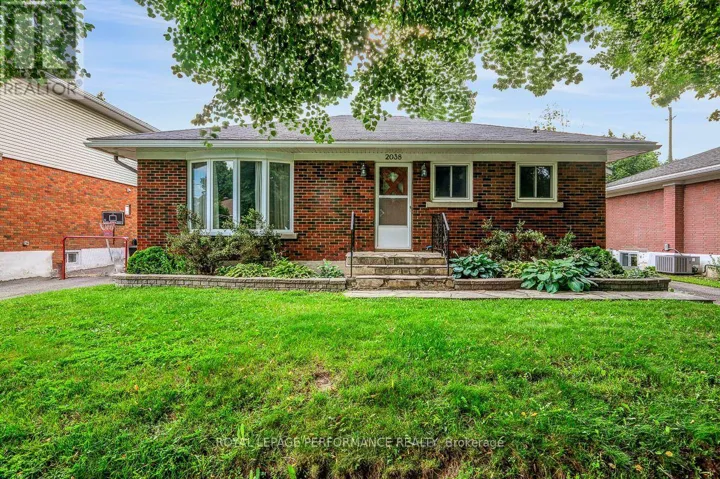 2038 ARCH STREET, Ottawa, Ontario K1G2H1
