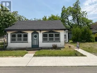 18 PHELPS STREET, St. Catharines (Oakdale), Ontario L2P2H4