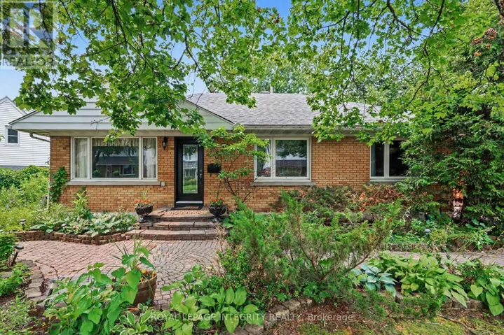 2076 NIAGARA DRIVE, Ottawa, Ontario K1H6H1