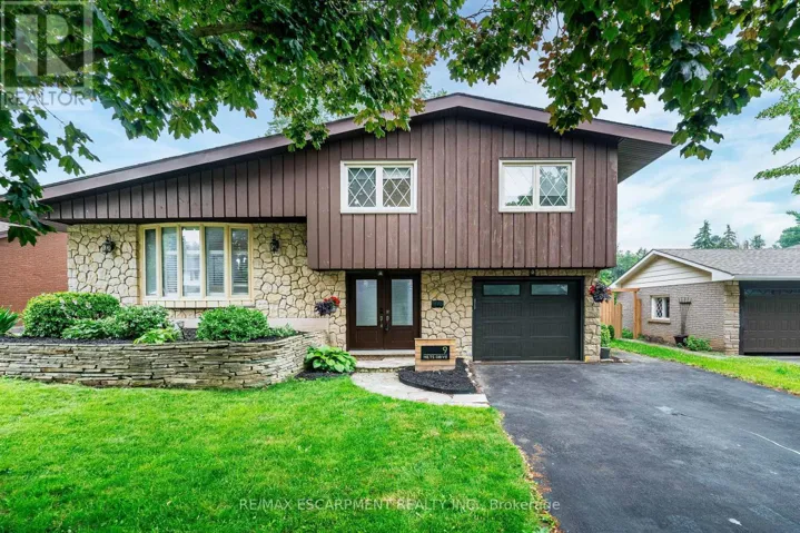 9 HILTS DRIVE, Hamilton (Stoney Creek), Ontario L8G3H5