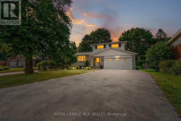 137 WHITE PINE CRESCENT, Waterloo, Ontario N2V1B3