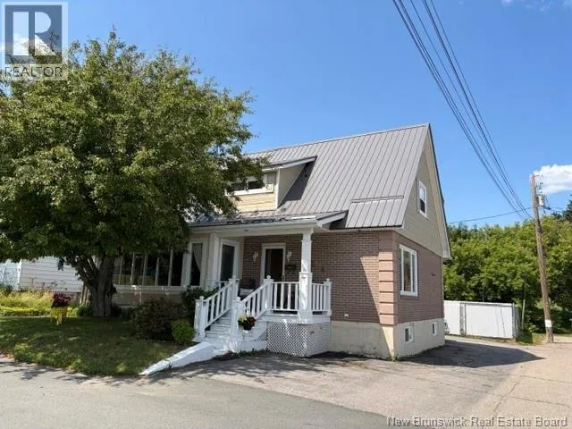 424 Golf Street, Bathurst, New Brunswick E2A2K5