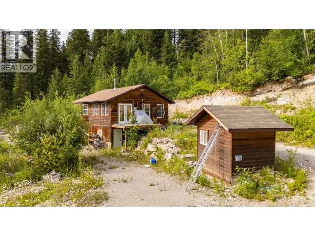 1664 TRANS CANADA N Highway, Golden, British Columbia V0A1H0