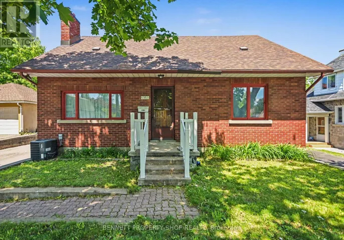 1361 SUMMERVILLE AVENUE, Ottawa, Ontario K1Z8G9