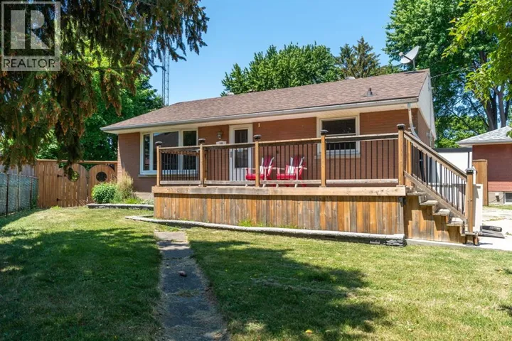 18 TWEEDSMUIR AVENUE, Sarnia, Ontario N7S2R8