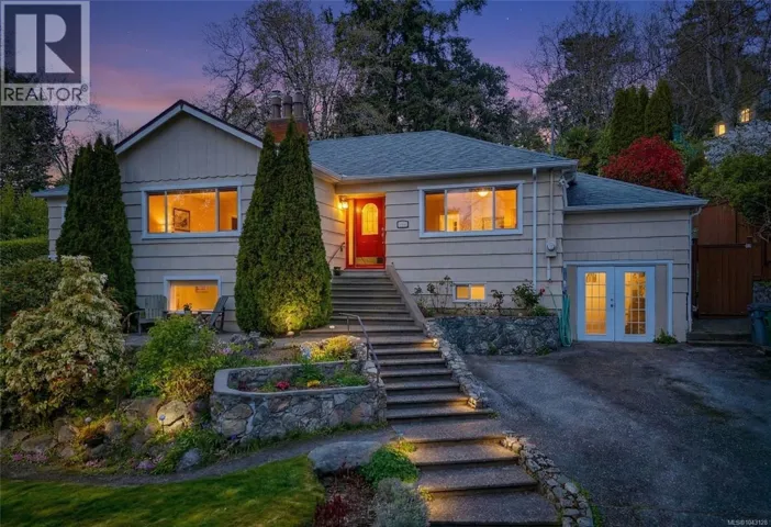 1184 Clovelly Terr, Saanich, British Columbia V8P1V6