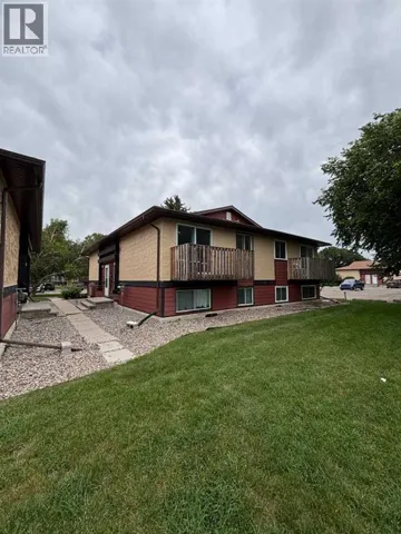 4, 5 Acadia Road W, Lethbridge, Alberta T1K4C1