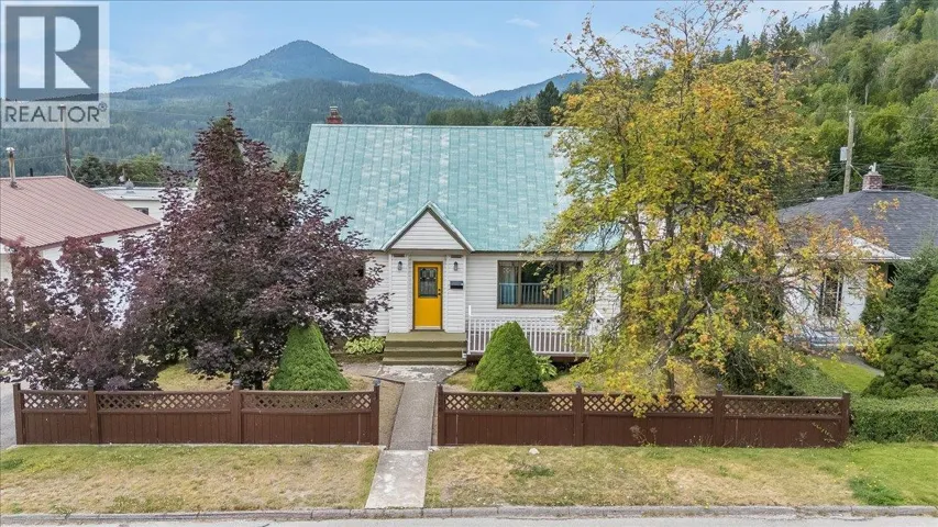 936 Thackeray Street, Warfield, British Columbia V1R2C2