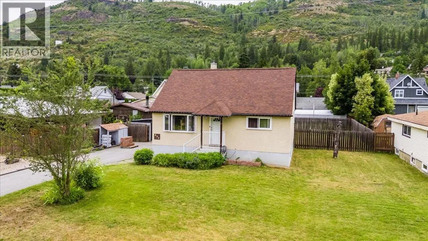 890 9TH Avenue, Montrose, British Columbia V0G1P0