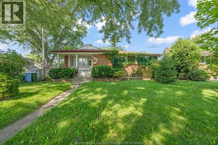 2383 WOODLAWN, Windsor, Ontario N8W2H6