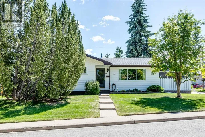 723 Seattle Drive SW, Calgary, Alberta T2W0M8