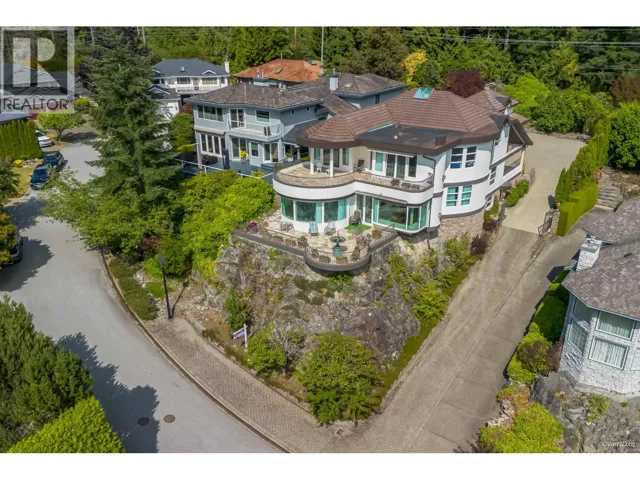 5387 WESTHAVEN WYND, West Vancouver, British Columbia V7W3E8