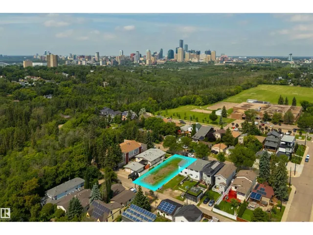 9523 87 AV NW, Edmonton, Alberta T6C1K4