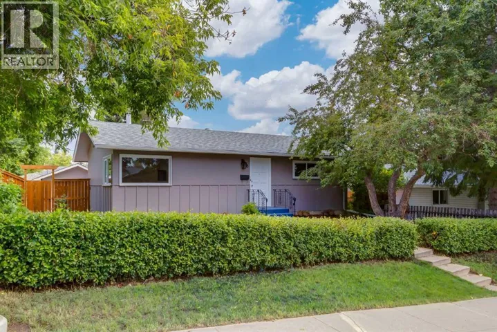 8 Hazelwood Crescent SW, Calgary, Alberta T2M2B2