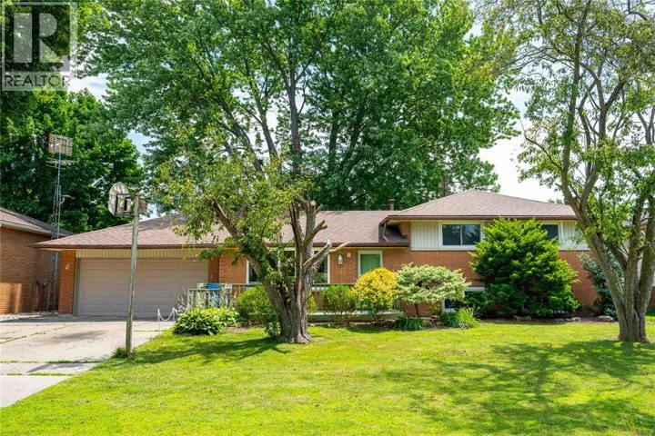8 PARRY DRIVE, Chatham, Ontario N7L2H8