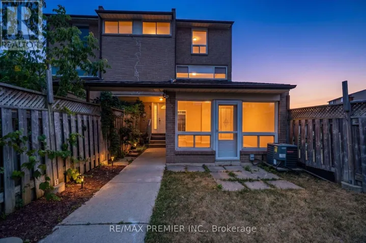 82 - 248 JOHN GARLAND BOULEVARD, Toronto (West Humber-Clairville), Ontario M9V1N8