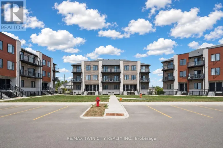 3 - 10 SOUTH CREEK DRIVE, Kitchener, Ontario N2P2R3