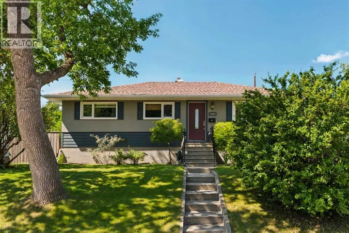 5919 Thornton Road NW, Calgary, Alberta T2K3C3