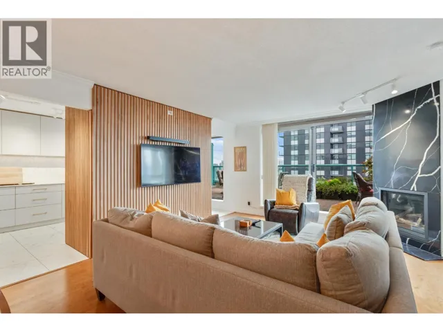 2102 612 SIXTH STREET, New Westminster, British Columbia V3L5V2
