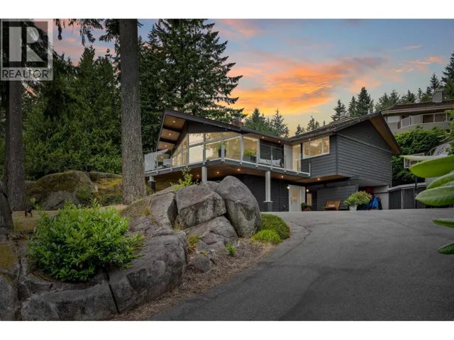 4375 WOODCREST ROAD, West Vancouver, British Columbia V7S2V9