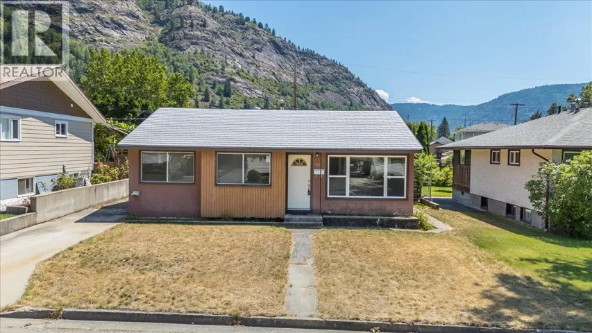 706 Hermia Crescent, Trail, British Columbia V1R1B4