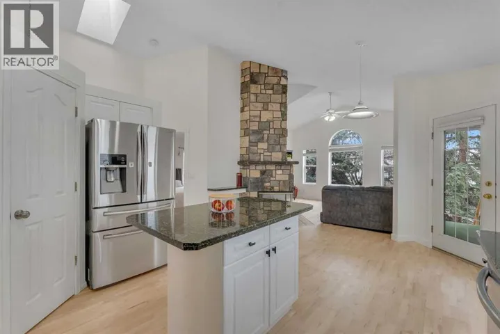 44 Douglas Glen Crescent, Calgary, Alberta T2Z3M6