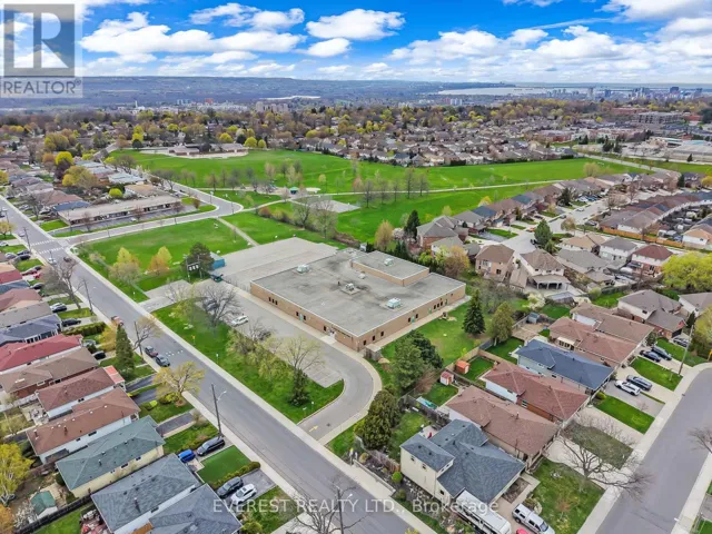27 LAVINA CRESCENT, Hamilton (Mountview), Ontario L9C5S7