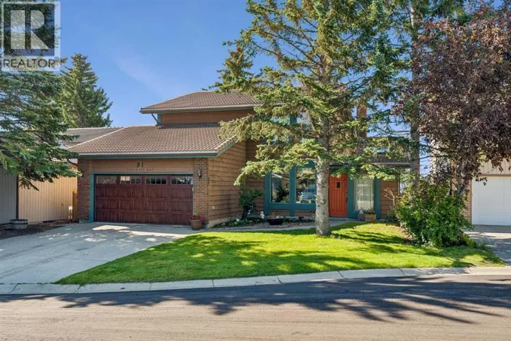 31 Edgehill Bay NW, Calgary, Alberta T3A2X2