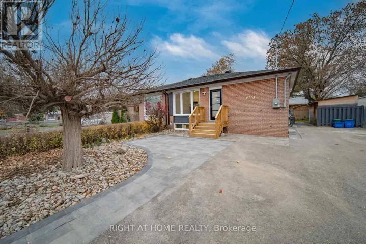 MAIN - 250 BEECHY DRIVE, Richmond Hill (Crosby), Ontario L4C2X7