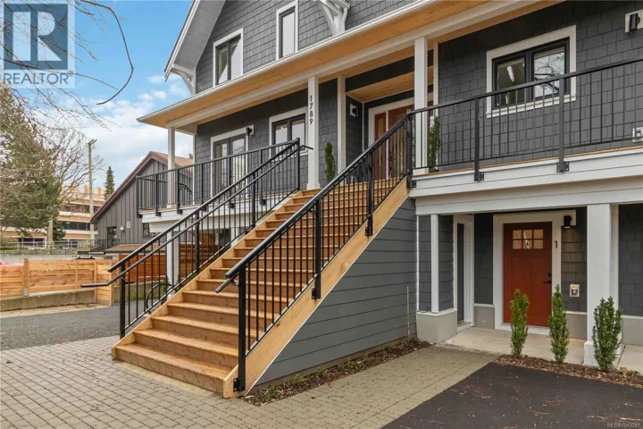 4 1789 Emerson St, Victoria, British Columbia V8R2C2