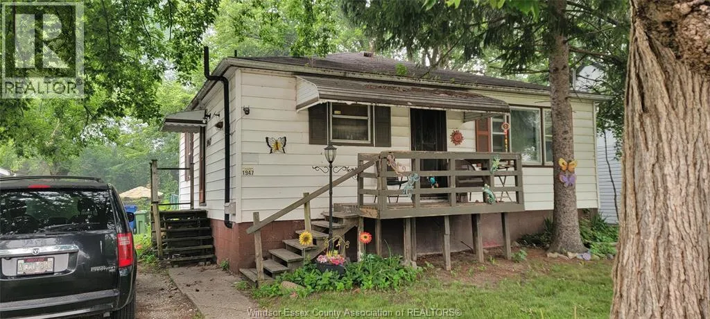 1947 FERNDALE, Windsor, Ontario N8T2K9
