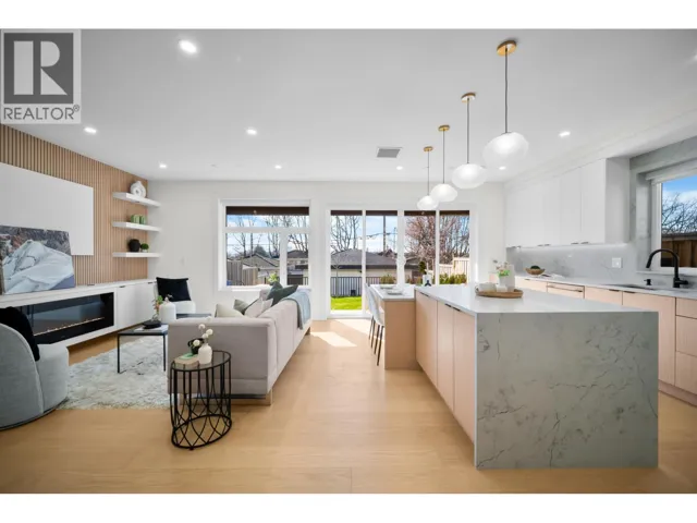 2 3576 E PENDER STREET, Vancouver, British Columbia V5K2E3